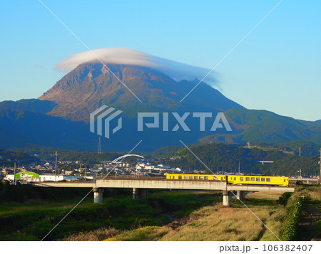 普賢岳と列車 普賢岳と列車 106382407