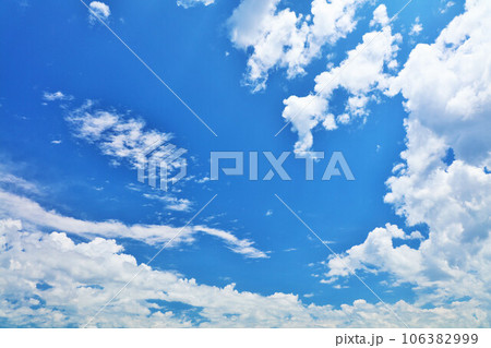 夏の青空と白い雲 夏の青空と白い雲 106382999