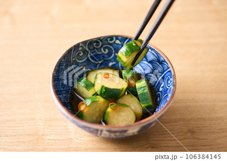 胡瓜の酢醤油漬け 106384145