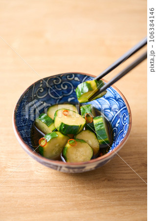 胡瓜の酢醤油漬け 106384146