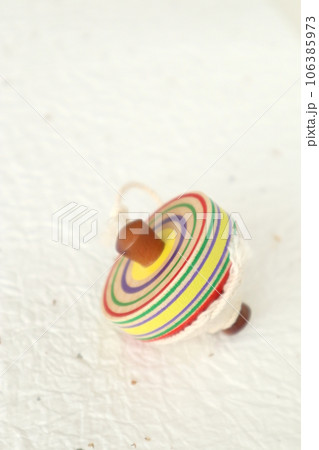 コマと和紙 コマと和紙 106385973