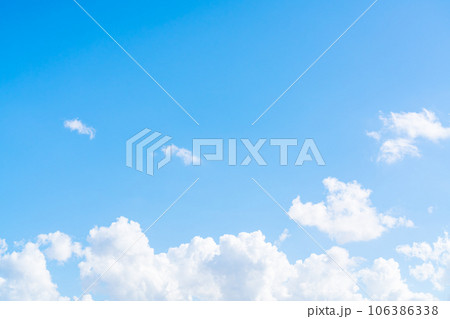 さわやかな青空と真っ白な雲 さわやかな青空と真っ白な雲 106386338