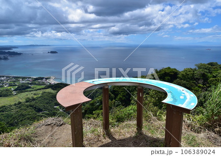 鋸山・地球が丸く見える展望台から大島方面を望む 106389024