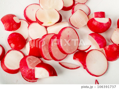 Sliced Radish Roots Isolated, Red Root Round Cuts, Red Radishes Slice Pile, Radis cross sections on White 106391737
