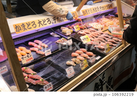 下関市、唐戸市場、海鮮丼、テイクアウト、外、ピクニック、山口県、屋外、食べ物、和食、丼、海鮮 下関市、唐戸市場、海鮮丼、テイクアウト、外、ピクニック、山口県、屋外、食べ物、和食、丼、海鮮 106392219