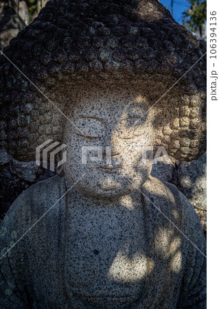 金戒光明寺の初秋、アフロヘアーで人気の五劫思惟阿弥陀仏に秋の西陽 106394136
