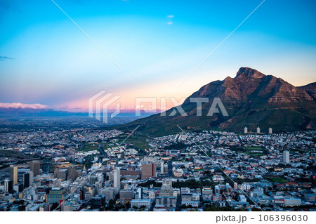 Signal Hill sunset viewpoint over Cape Town in Western Cape, South Africa 106396030