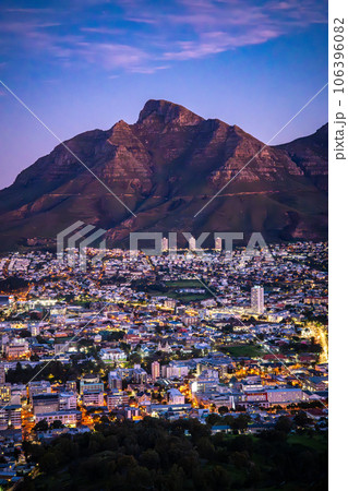 View of Cape Town from Signall hill viewpoint, in Western Cape, South Africa 106396082
