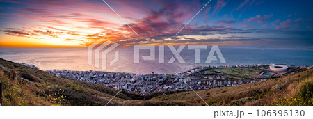 Signal Hill sunset viewpoint over Cape Town in Western Cape, South Africa 106396130