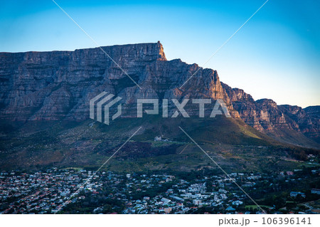 Signal Hill sunset viewpoint over Cape Town in Western Cape, South Africa Signal Hill sunset viewpoint over Cape Town in Western Cape, South Africa 106396141