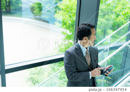 ミドルビジネスマン 　　 106397954