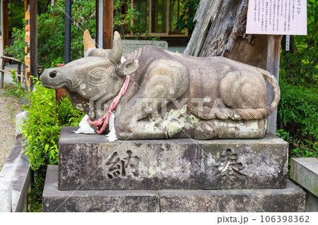 京都府長岡京市の長岡天満宮　神牛像 106398362