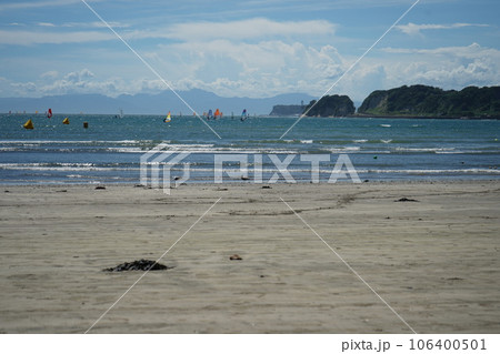 猛暑の材木座海岸 猛暑の材木座海岸 106400501