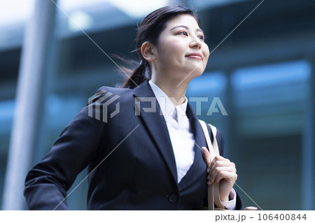 走る就活生 106400844