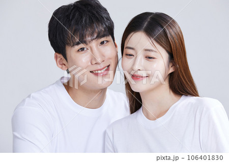 korean asian young couple sitting 106401830