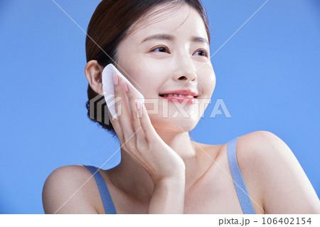 beauty concept photo of korean asain beautiful woman with a cleansing pad 106402154