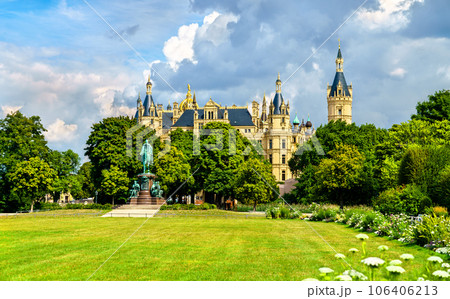Schwerin Castle in Mecklenburg-Vorpommern. UNESCO world heritage in North Germany Schwerin Castle in Mecklenburg-Vorpommern. UNESCO world heritage in North Germany 106406213