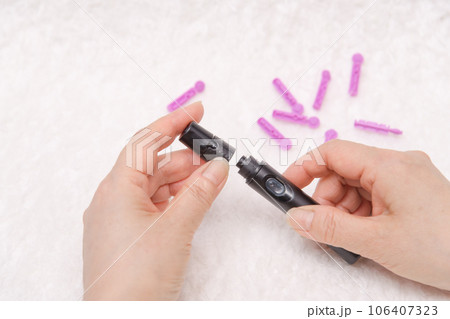 【糖尿病の血糖値測定　針】 106407323