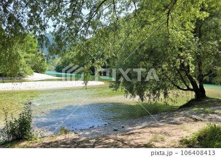 スロベニア、トルミンのソカ川 スロベニア、トルミンのソカ川 106408413