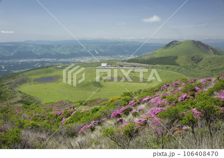 阿蘇烏帽子岳より草千里と杵島岳 阿蘇烏帽子岳より草千里と杵島岳 106408470