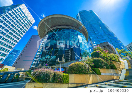 日本の東京都市景観 六本木ヒルズなどを望む。晴天に恵まれ猛烈な暑さ続く。左奥に麻布台ヒルズ=8月 日本の東京都市景観 六本木ヒルズなどを望む。晴天に恵まれ猛烈な暑さ続く。左奥に麻布台ヒルズ=8月 106409330