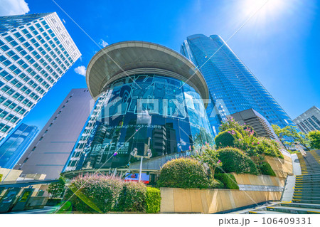 日本の東京都市景観　六本木ヒルズなどを望む。晴天に恵まれ猛烈な暑さ続く。左奥に麻布台ヒルズ＝8月 106409331