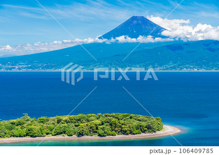 (静岡県)西伊豆・大瀬崎から望む富士山 (静岡県)西伊豆・大瀬崎から望む富士山 106409785