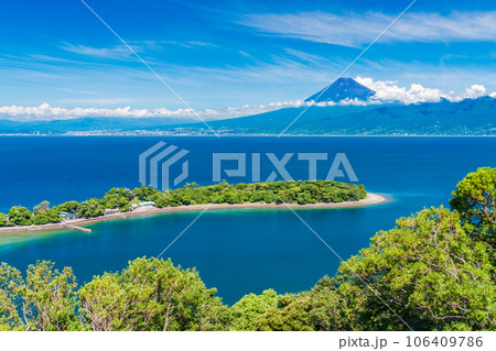 (静岡県)西伊豆・大瀬崎から望む富士山 (静岡県)西伊豆・大瀬崎から望む富士山 106409786