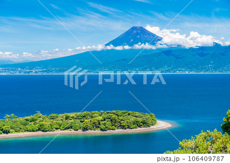 (静岡県)西伊豆・大瀬崎から望む富士山 (静岡県)西伊豆・大瀬崎から望む富士山 106409787