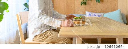 男性の朝食の時間 . 男性の朝食の時間 . 106410664