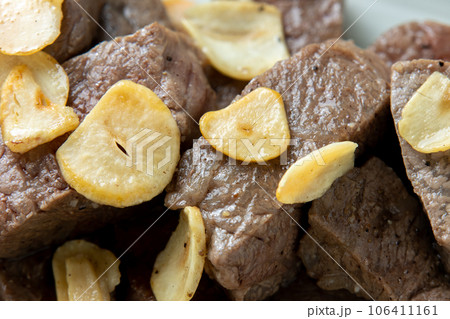 ガーリックサイコロステーキのアップ。 ガーリックサイコロステーキのアップ。 106411161