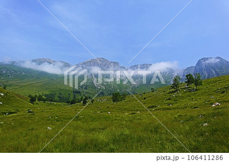 スロベニア、トリグラウ国立公園のKrn山 106411286