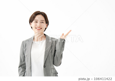 ビジネス　女性　手かざし 106411422