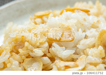 ガーリックライスのアップ。 ガーリックライスのアップ。 106411732