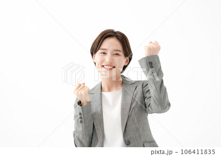 ビジネス　女性　ガッツポーズ 106411835