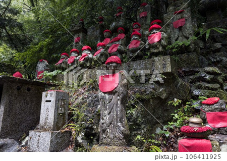 高尾山に登る途中のお地蔵様洗心七福神 106411925