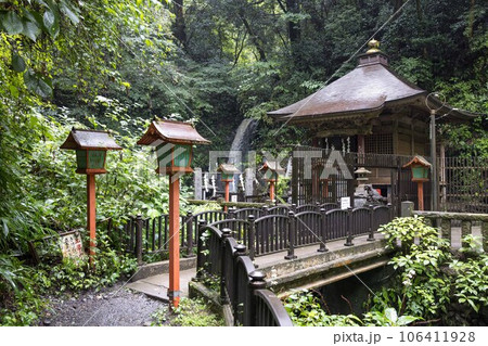 薬王院の水行道場の一つ琵琶滝（びわ滝） 106411928