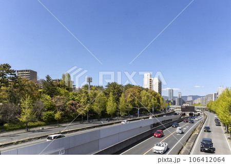 春四月の赤い車と桃山台駅周辺風景-3 106412064