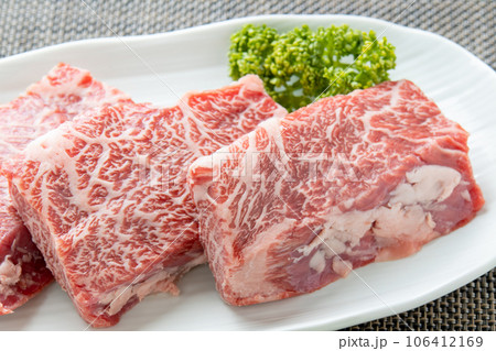 ステーキ用牛肉。希少部位といわれる「カイノミ」。 ステーキ用牛肉。希少部位といわれる「カイノミ」。 106412169