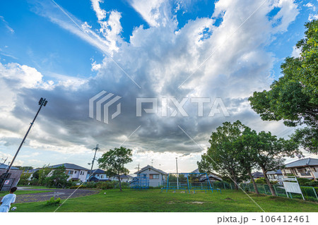 2023夏 奈良市街地の空 公園の上空に広がった雄大な夏雲① 2023夏 奈良市街地の空 公園の上空に広がった雄大な夏雲① 106412461