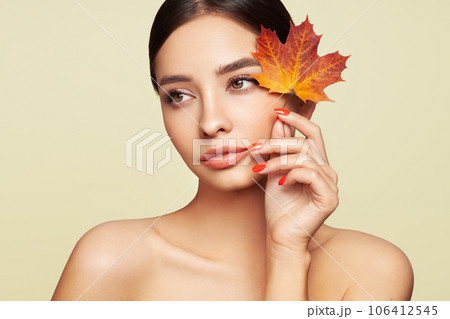 Autumn portrait of beautiful woman with clean fresh skin 106412545