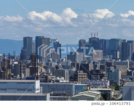 高層ビルが建ち並ぶ大阪市の風景 高層ビルが建ち並ぶ大阪市の風景 106413791