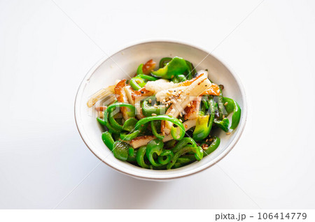 ピーマンとちくわの塩キンピラ 106414779