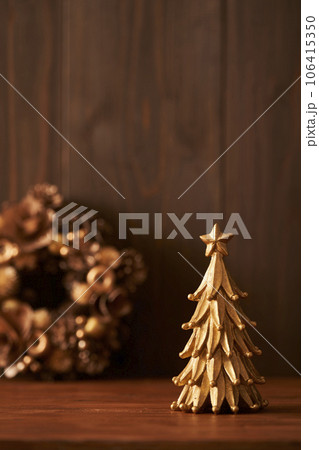 卓上クリスマスツリーとリース クリスマスイメージ 卓上クリスマスツリーとリース クリスマスイメージ 106415350