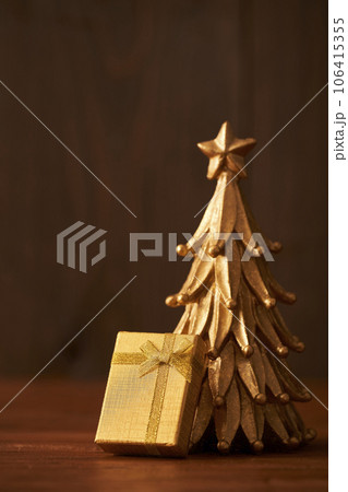 クリスマスイメージ クリスマスツリーとギフトボックス クリスマスイメージ クリスマスツリーとギフトボックス 106415355
