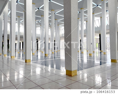 モスク（マスジッド・ネガラ）の列柱室 106416153