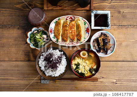 一汁三菜 焼き餃子など 一汁三菜 焼き餃子など 106417787