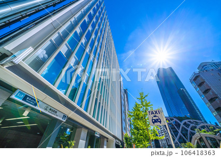 日本の東京都市景観 神谷町駅や麻布台ヒルズなどを望む 106418363