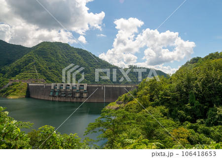 夏の空と温井ダム 106418653