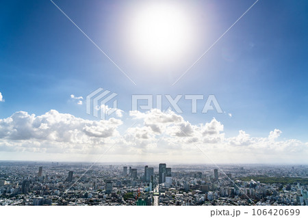 【東京都】真夏の日差しが降り注ぐ渋谷の街並み 【東京都】真夏の日差しが降り注ぐ渋谷の街並み 106420699